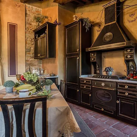 Villa La Dimora Dei Conti, Indulge In A Country With Jacuzzi Facing The Town!