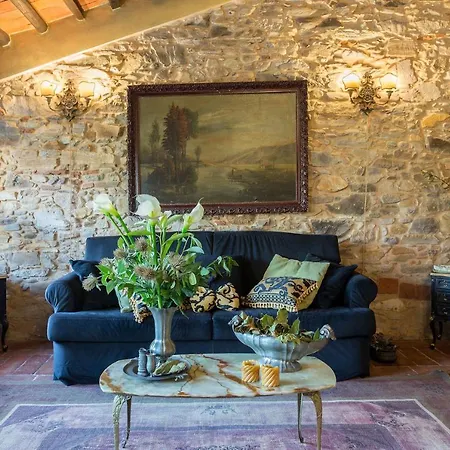 Villa La Dimora Dei Conti, Indulge In A Country With Jacuzzi Facing The Town! Capannori