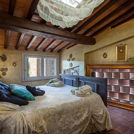 Villa La Dimora Dei Conti, Indulge In A Country With Jacuzzi Facing The Town!