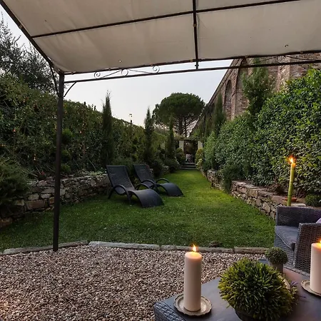 La Dimora Dei Conti, Indulge In A Country With Jacuzzi Facing The Town!