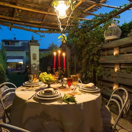 La Dimora Dei Conti, Indulge In A Country With Jacuzzi Facing The Town! Villa