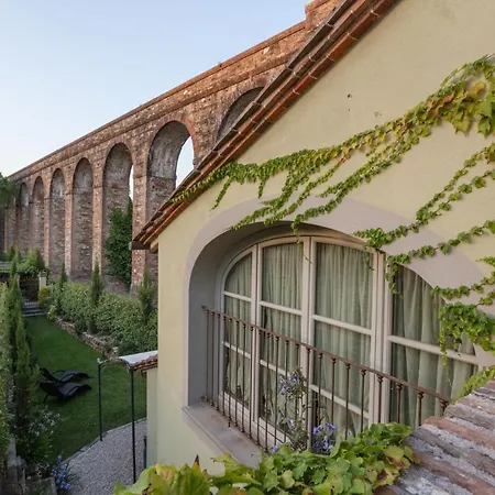 La Dimora Dei Conti, Indulge In A Country With Jacuzzi Facing The Town! Villa