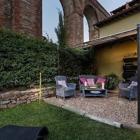 Villa La Dimora Dei Conti, Indulge In A Country With Jacuzzi Facing The Town! Capannori