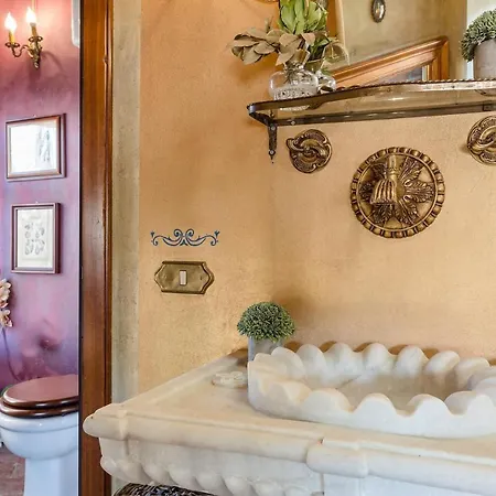 La Dimora Dei Conti, Indulge In A Country With Jacuzzi Facing The Town! וילה
