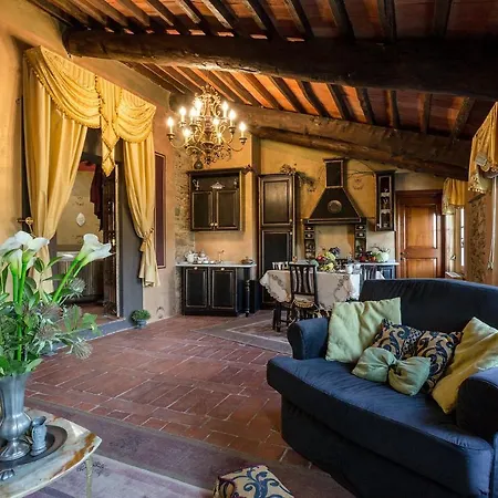 La Dimora Dei Conti, Indulge In A Country With Jacuzzi Facing The Town! וילה