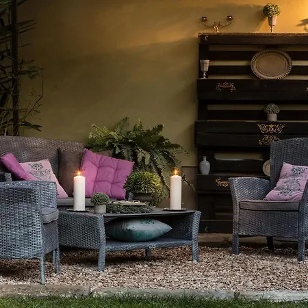 La Dimora Dei Conti, Indulge In A Country With Jacuzzi Facing The Town!